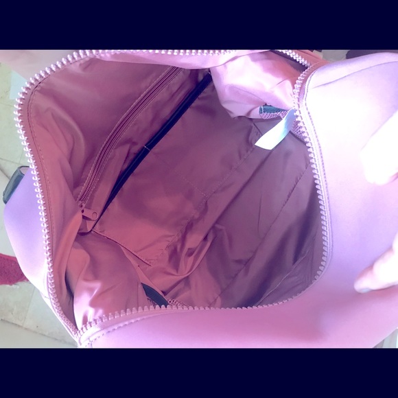 Stylus Water Fall Mid Tote - Picture 4 of 4